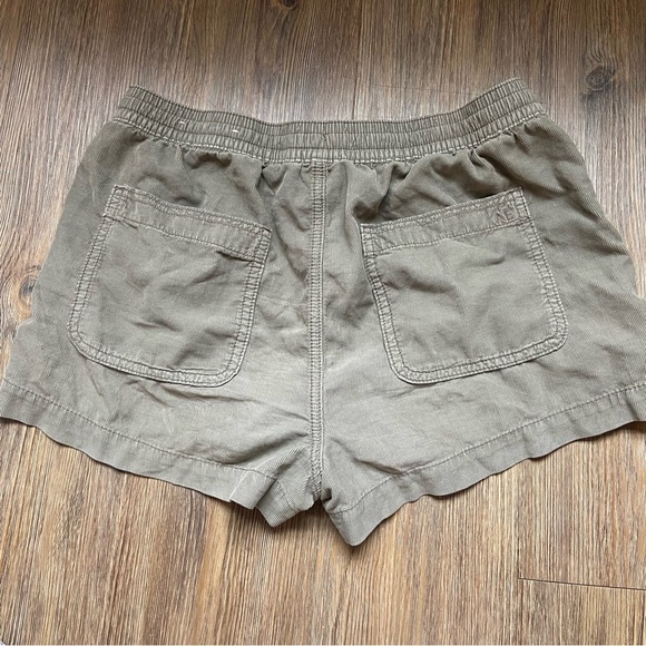 American Eagle Outfitters Faded Green Women's Cargo Shorts - Picture 7 of 13